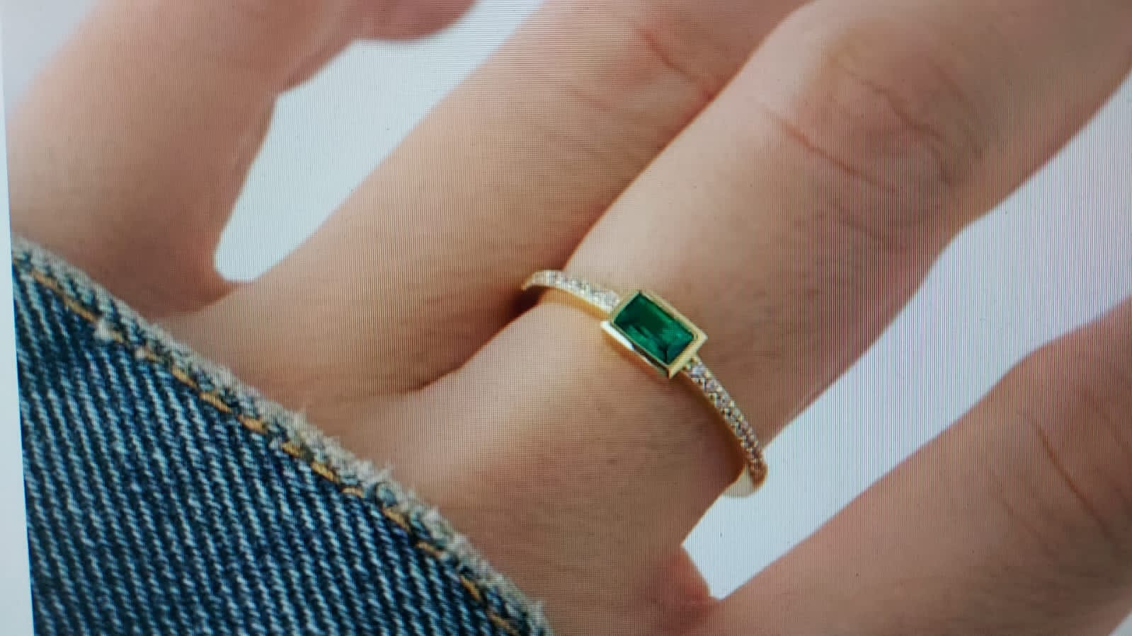 Emerald and Diamond Ring | Big diamond rings, Green diamond rings, Rings